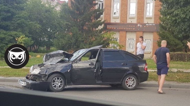 Авария Лада Приора черная