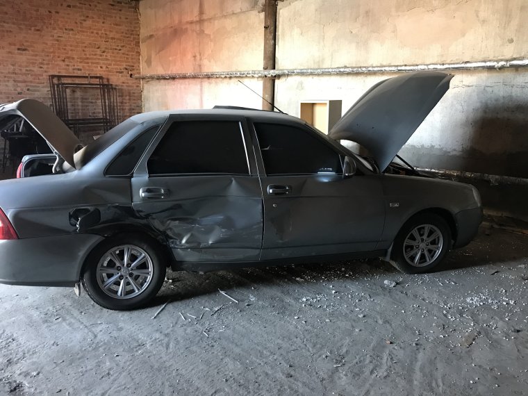 Разбитая Приора кварц седан