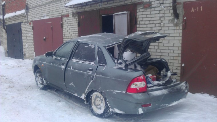 Разбитая Приора кварц седан