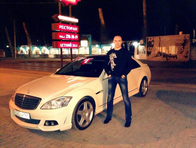 Парень на мерседесе