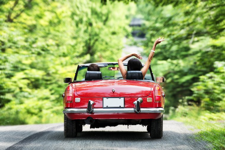 Люди в кабриолете