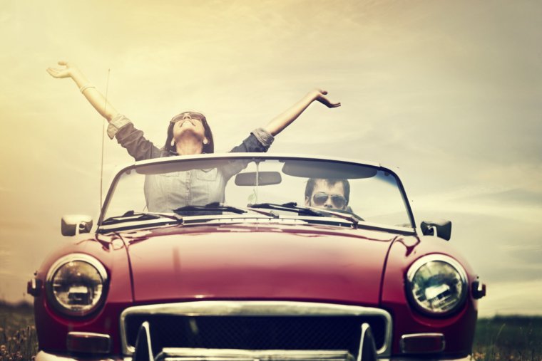 Мужчина в кабриолете