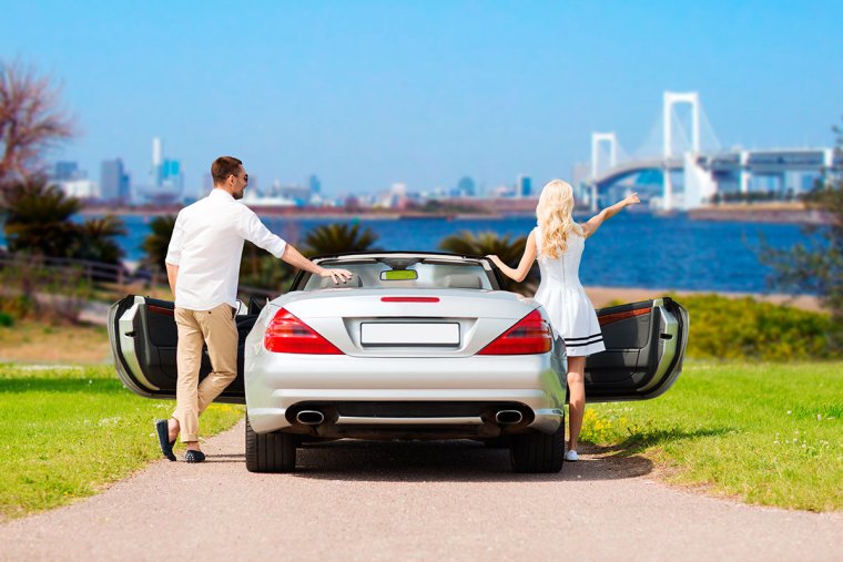 Фотосессия в кабриолете мужчина и 2 модели