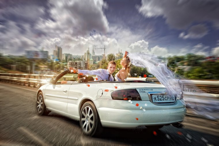 Парень на Красном кабриолете