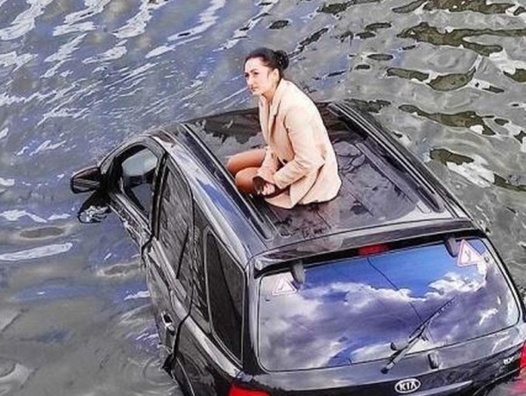 Вода на крыше авто