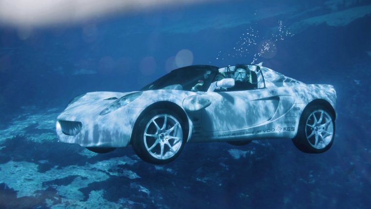 Машина в воде