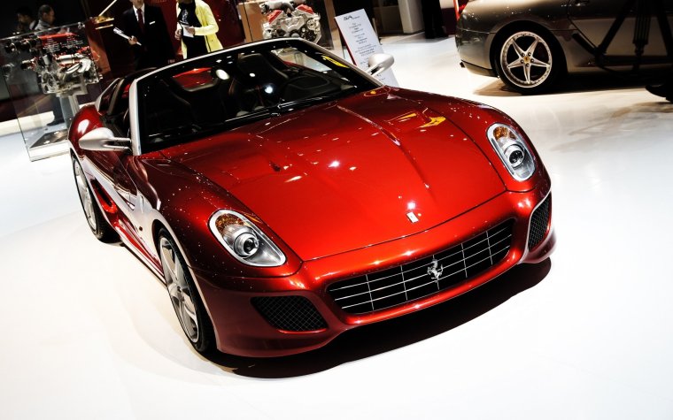 Ferrari 599 GTB Fiorano красный