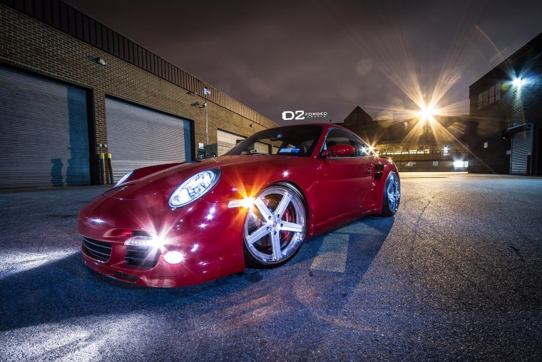 Порше 911 в ночном городе
