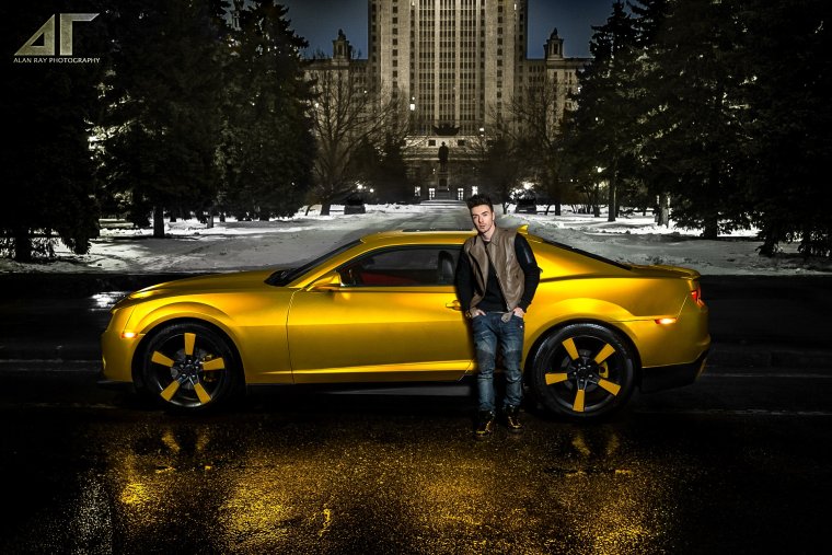 Шевроле Камаро и парень