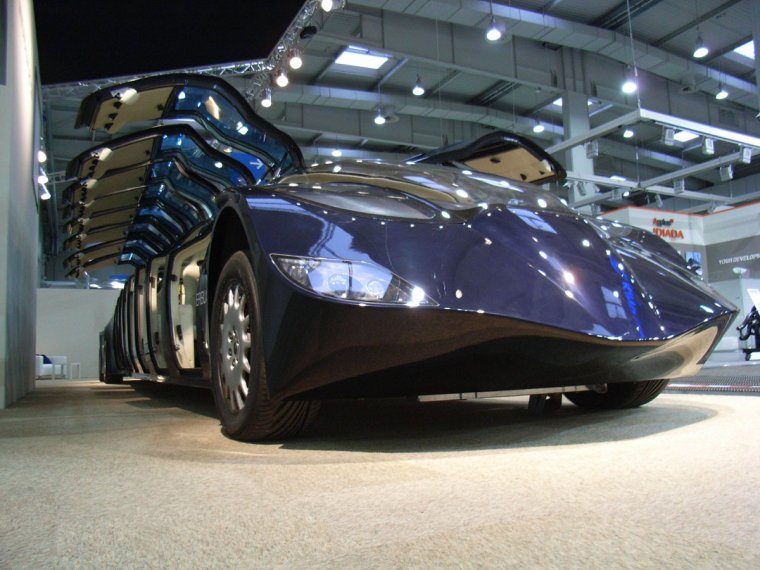 Мерседес Бенц AMG И девушка