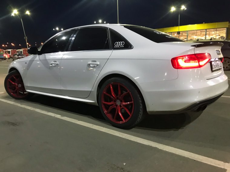 Ауди а4 b8 черно красная