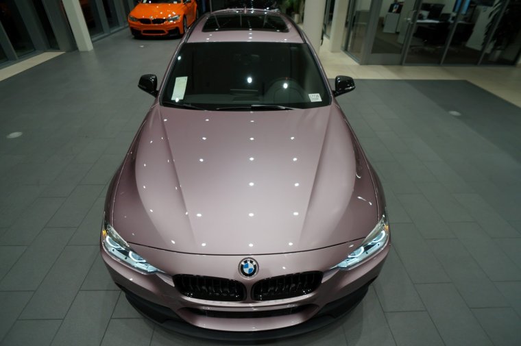 Розовый металлик машина