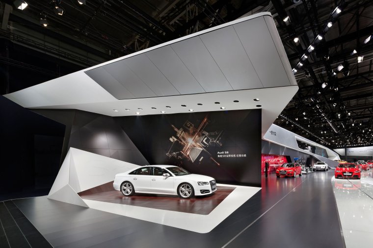 Выставочный павильон автомобилей