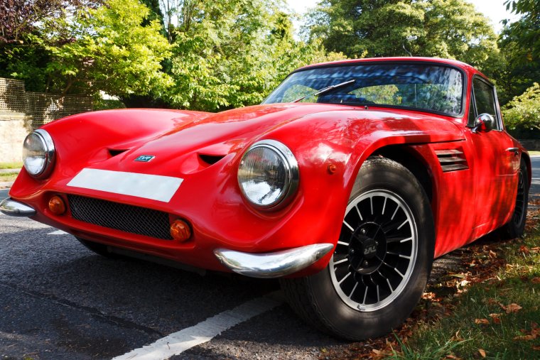 Старые спортивные автомобили