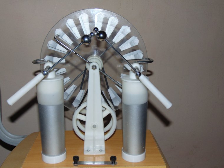 Электрофорная машина с искрой