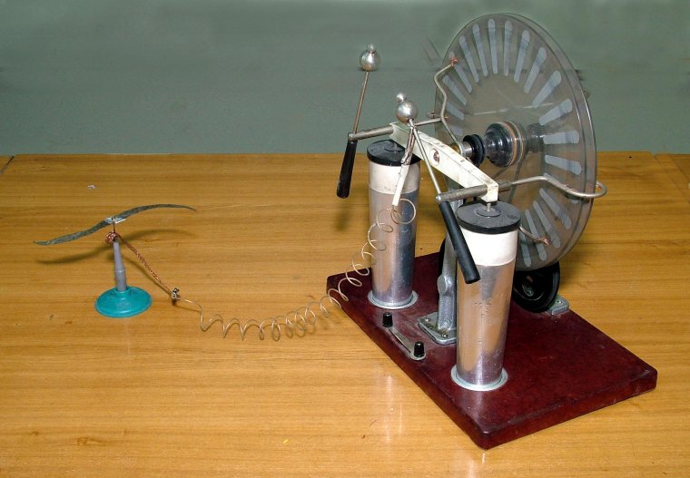 Электрофорная машина большая