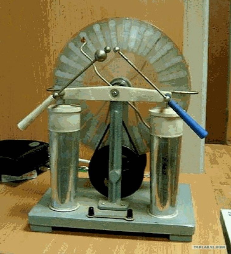 Лейденская банка и электрофорная машина