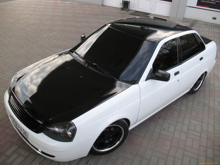 Лада Приора белая крыша