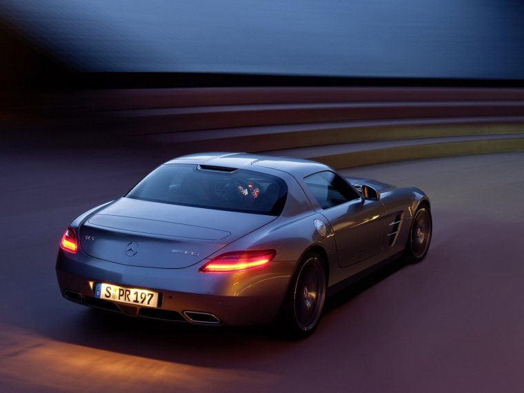 Мерседес с узкими фарами