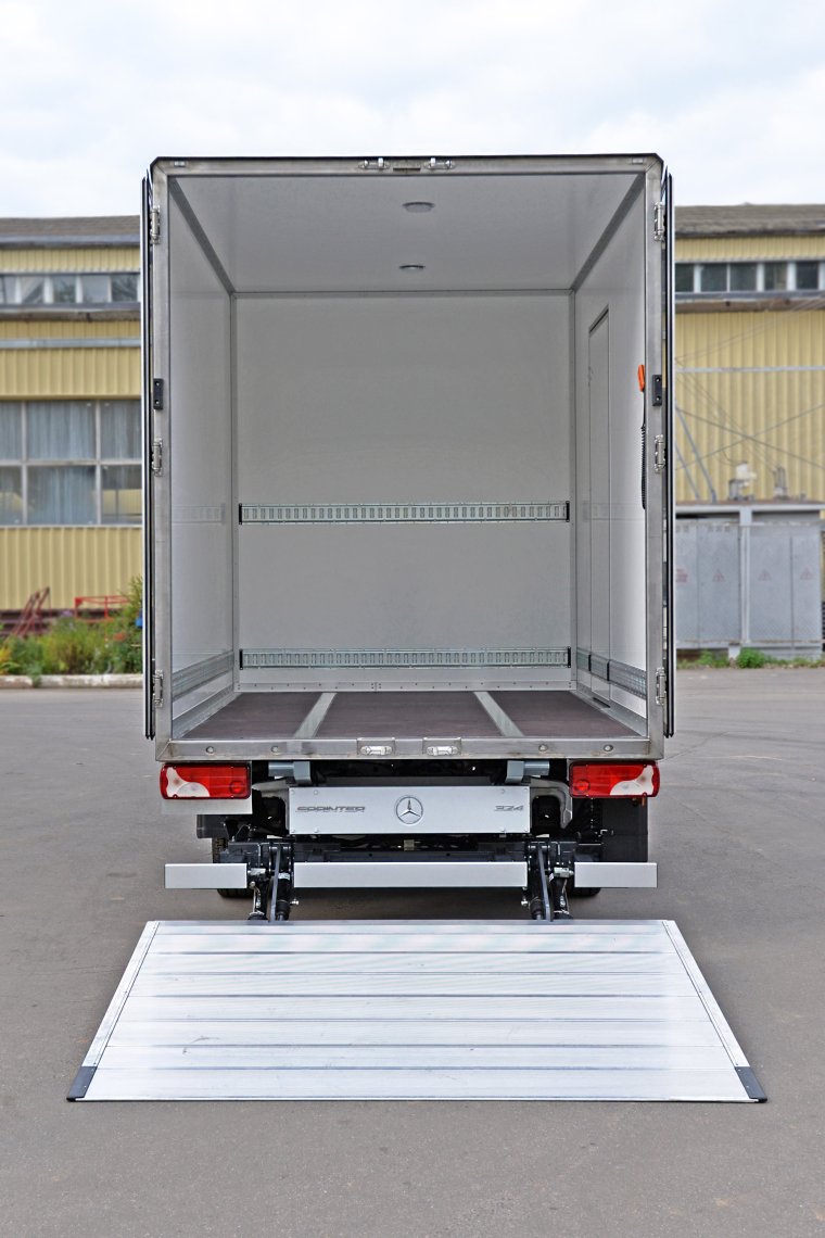 Мерседес Спринтер грузовой с гидробортом