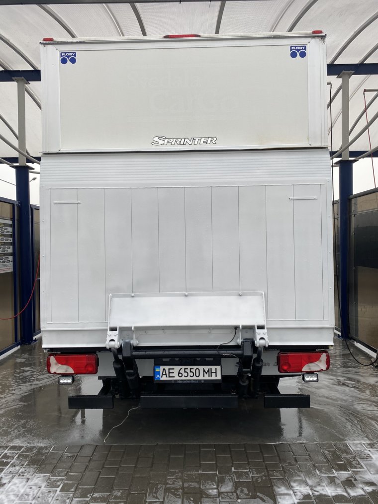 Фургон с гидробортом Mercedes Sprinter