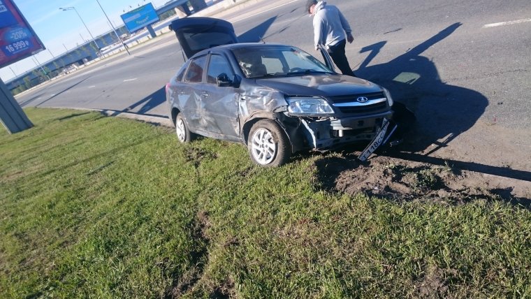 Ращбитая Лада Гранта лифтбэк