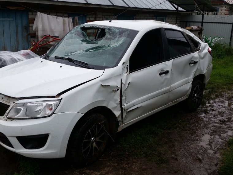 Гранта лифтбек битая белая