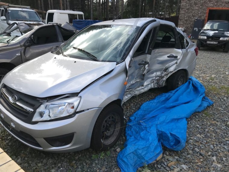 Битая Гранта лифтбек