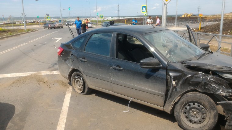 Битая Лада Гранта фл