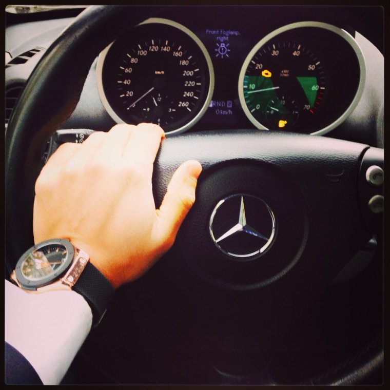 За рулем Мерседеса