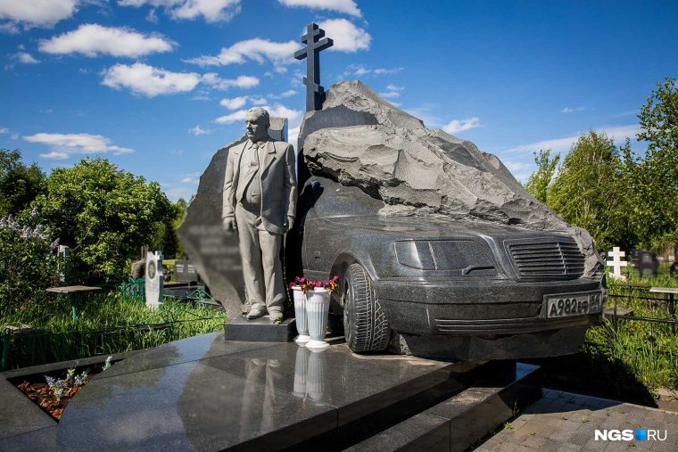 Борис Чубаров памятник