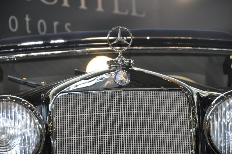 Фото машины на памятник сзади Мерседес