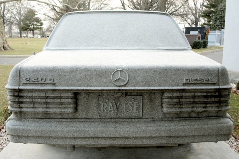 W124 памятник