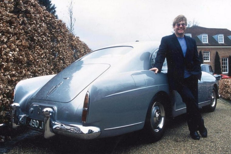 Машина Элтона Джона