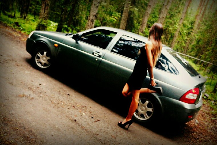 Девушка на приоре хэтчбек