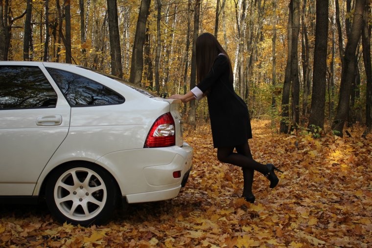 Лада Приора хэтчбек девушка