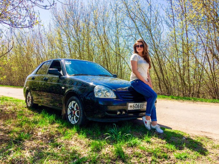 Красивые девушки и Приора