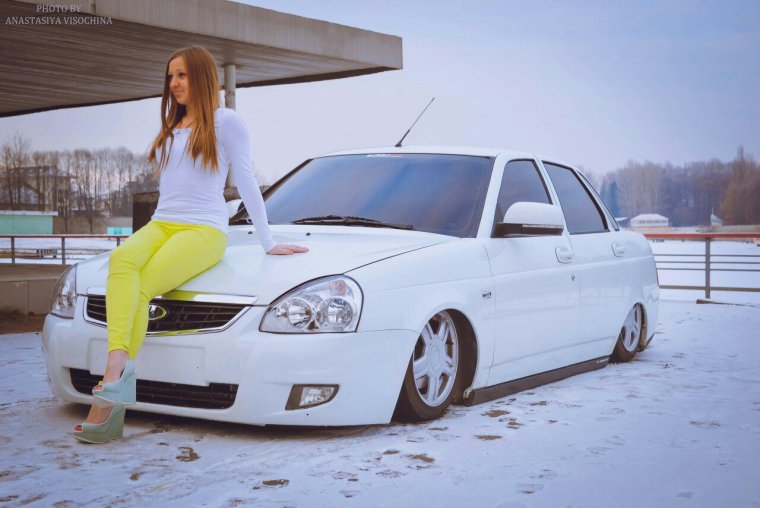 Красивые Приоры с девушками