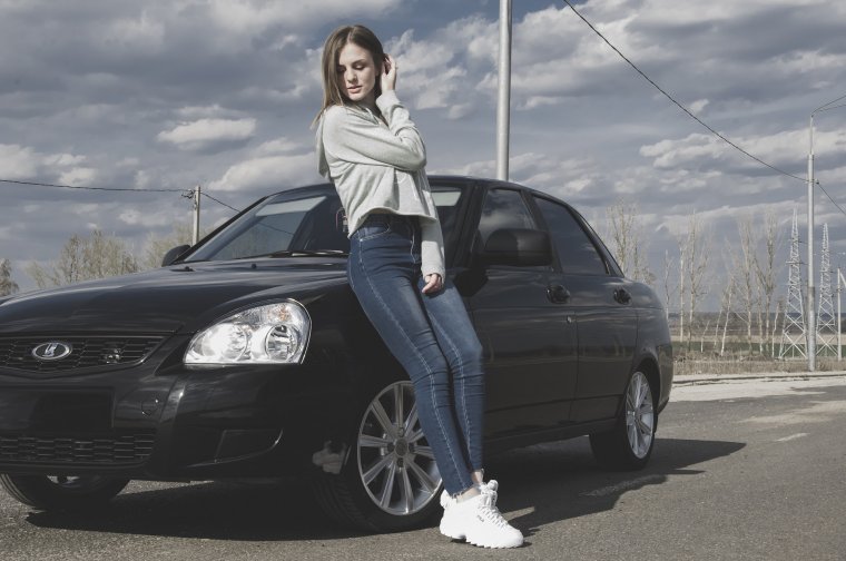 Лада Приора и девушки