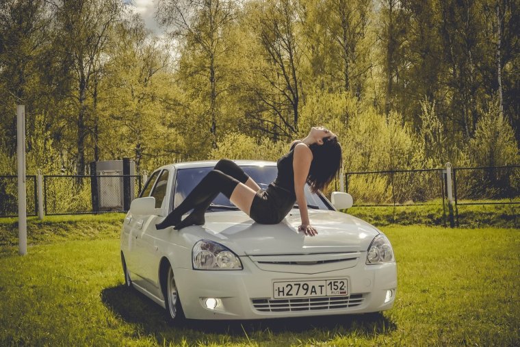 Девушки и машины Приора