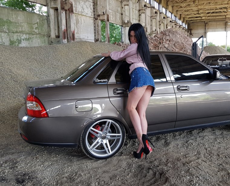 Красивые Приоры с девушками