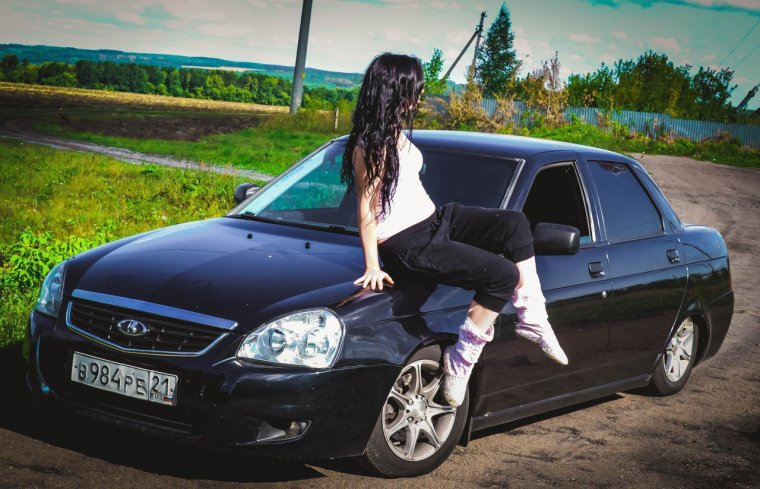 Брюнетка и Приора