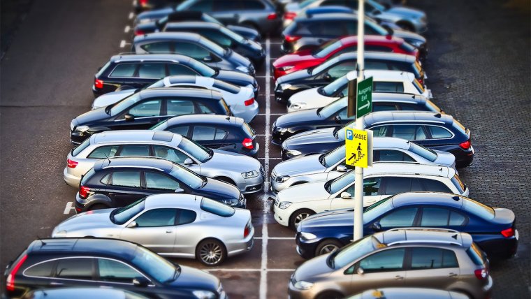 Автостоянка машин