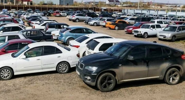 Автомобили на спецстоянке