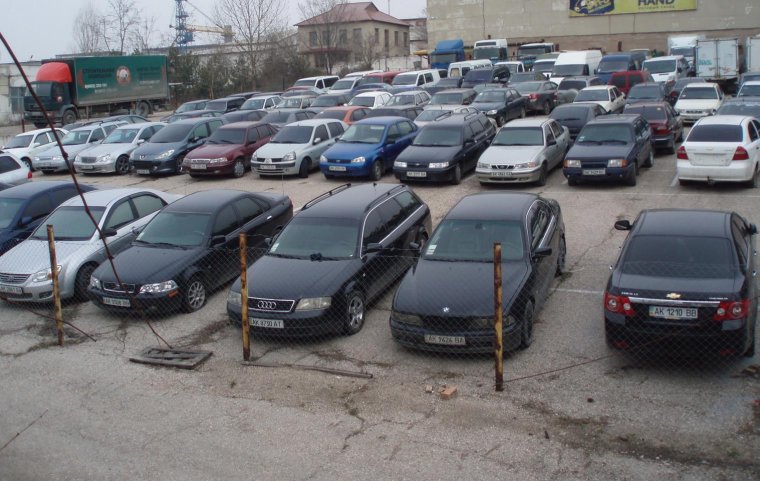 Стоянка конфискованных авто