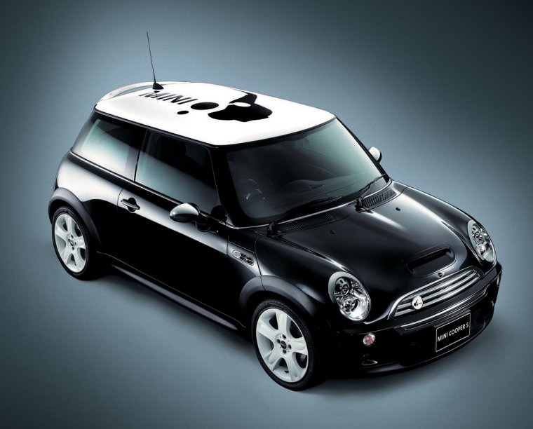 Мини Купер белый с черной крышей