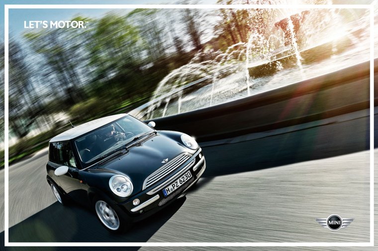 Мини Купер белый с черной крышей