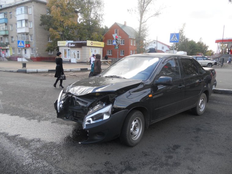 Разбитая Лада Гранта чёрная