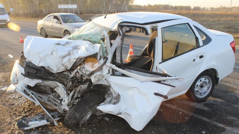 Разбитая Лада Гранта белая