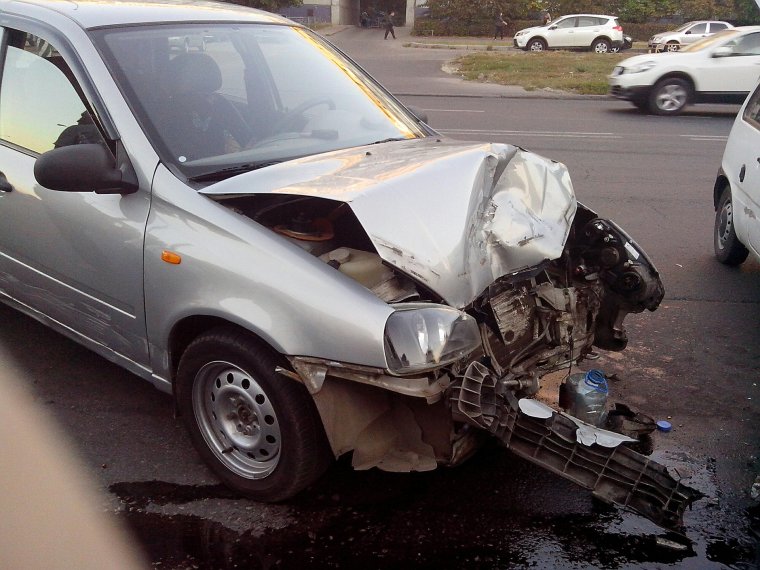 Лада Калина седан Разбитая